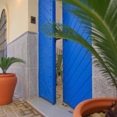 Mara's Apartments Torremolinos LA MAR - Beachfront Tiny House - 30 m2 Private Terrace