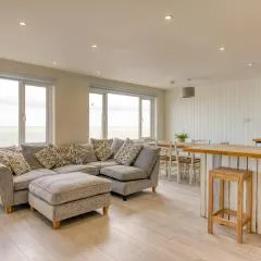 Granville Marina: Stunning sea view property with easy parking