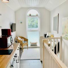 1 Bed Cottage - Sleeps 2 - Parking - Wifi