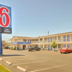 모텔 6 프레즈노 - 블랙스톤 노스(Motel 6-Fresno, CA - Blackstone North)