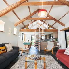 The Barn and Chaffhouse-Beautifully renovated Welsh Barn in Pembrokeshire