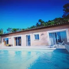 Superbe villa 150 m2 plain pied climatisée avec piscine