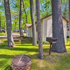 Stone Lake Cabin: Grill & Access to Fishing!