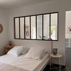 Maisonnette indépendante avec jardin/patio