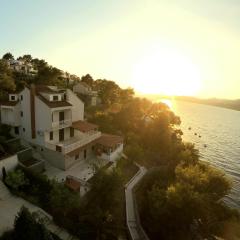 Seafront House Nusha