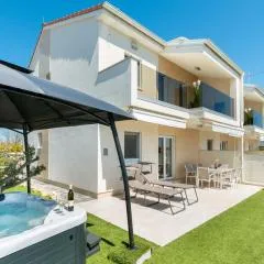 Beachfront Reiterer Villa V1 with Jacuzzi 30 meters from the Beach - CROWONDER LUXURY RENT
