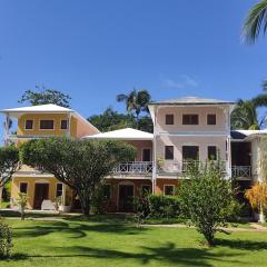 Apartment with pool & garden in beach area