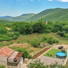 Nice Home In Runovici With Jacuzzi