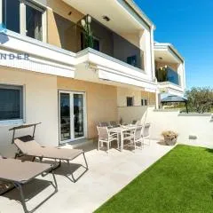 Beachfront Reiterer Villa V2 with Seaview 30 meters from the Beach - CROWONDER LUXURY RENT