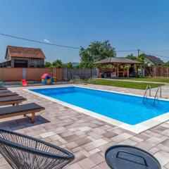 Holiday House Sweet Home