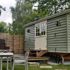 Romantic Shepherds hut with stunning sunsets