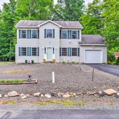 Jacuzzi and Resort Amenities Tobyhanna Family Home!