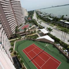 5F Crescent Beach Club