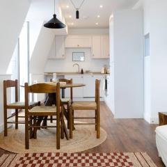 Relaxing Retreat with Terrace & Sea Views - Sleeps 4