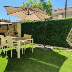 Apartamento con jardín y piscina