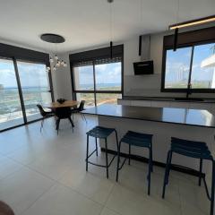 #דירת יוקרה על הים Seabreeze Beach Apartment#