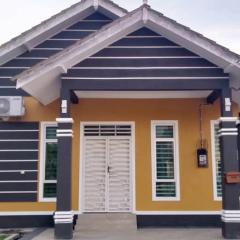 Mok Moon Homestay Nearby Beach Pantai Kelulut - Marang