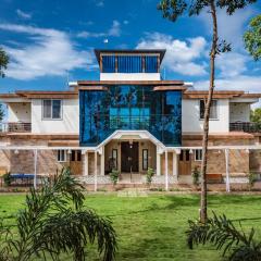 SaffronStays Casa De Familia - 6BHK Luxury Pool Villa in Karjat with Lawn, Gazebo & Bathtubs
