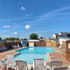 Winchelsea Beach Holiday Home - Pool & Beach