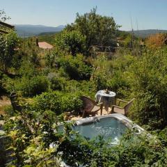 Cabane et potager sud Cévennes, jacuzzi en option