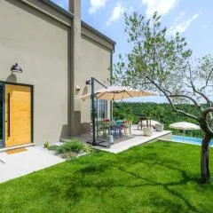 Villa Volare Cantare with 2 br, a heated pool and panoramic view near Buje, Istra