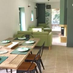Charmant Gîte Familial Rénové avec 3 Chambres, Cheminée et Jardin, Proche Le Mans - FR-1-410-332