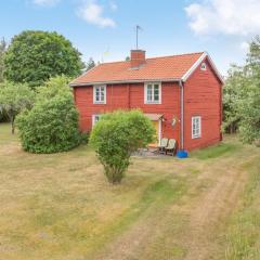 Cozy cottage with proximity to lake with jetty