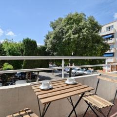 Gemütliches Apartment mit Balkon im Herzen des 8 Arrondissement