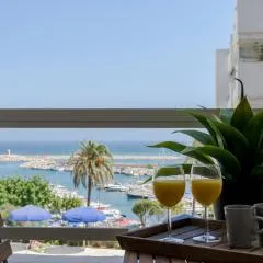 Estepona Marina with Sea Views, Pool and Parking