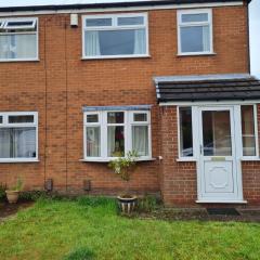 Immaculate 3-Bed House with free parking in Bolton