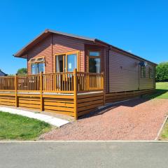 Mildreds Lodge with Hot Tub