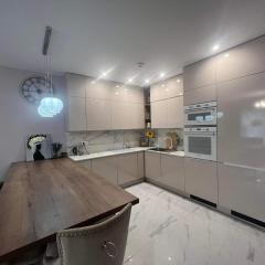 Beverly Hills House pri potoku by Pinkreal