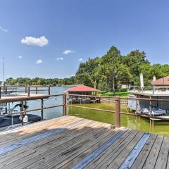 Waterfront Home in Tool Dock, Hot Tub and Fire Pit!
