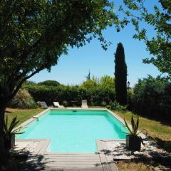 Cozy Vacation House with Pool, Vernègues