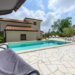 Amazing Home In Nova Vas With Wifi, 4 Bedrooms And Outdoor Swimming Pool