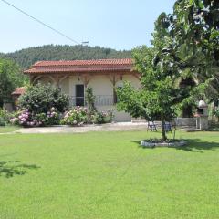 House in Vourvourou with big garden for 5 Persons.