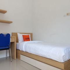 KoolKost Female Syariah near Universitas Ahmad Dahlan Kampus 3 - Minimum Stay 30 Nights