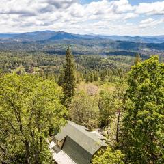 Eagle View Mountain Retreat with stunning views, hot tub, decks, 1 acre