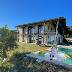 Maison passive - vue panoramique, terrasses, cheminée, piscine privée