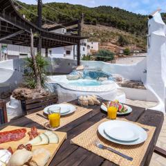 Town house with roof terrace and plunge pool