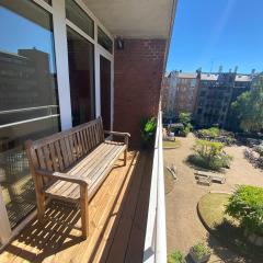 Central Apartment with Balcony & Free Parking