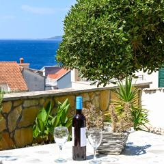 Villa Grande Vista - Lovely Apartment with Private spacious lush mediterranean patio and Sea view