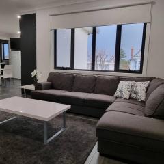 New modern 3 bedroom apartment in St Kilda East