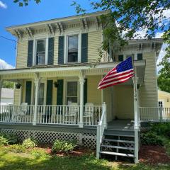 The Kelly House - 4 BR Historic Lodge - Downtown