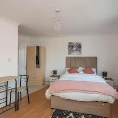 Modern Studio Apartments in Bromley, Greater London near Tesco and Sundridge Park Station