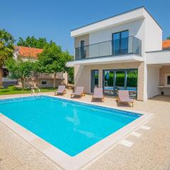 Beautiful Home In Donji Prolozac With Outdoor Swimming Pool