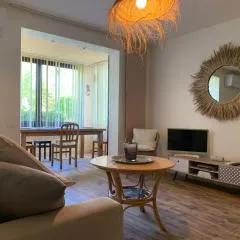 Un havre de paix proche du centre et des plages grand appartement avec un canape lit et un coin nuit lit double