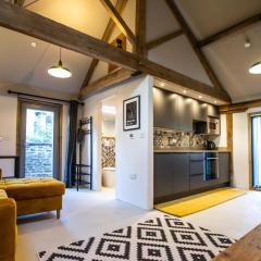 2 Bed Flat - Sleeps 4 - Parking - Wifi