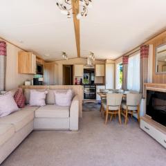 Pass the Keys Delightful 2 bedroom caravan with parking