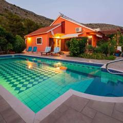 Holiday home in Podstrana 7300